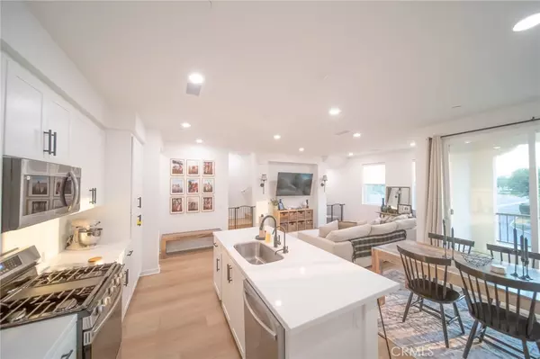 Huntington Beach, CA 92647,17952 Seaglass DR
