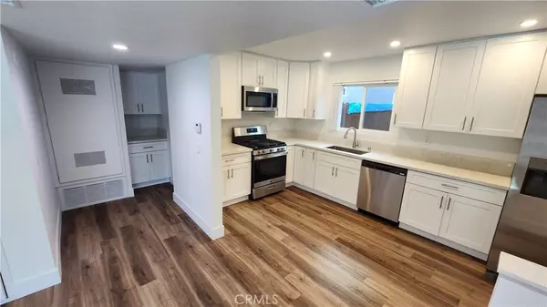 Costa Mesa, CA 92626,988 El Camino DR #101