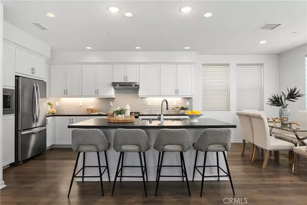 Irvine, CA 92618,102 Fable