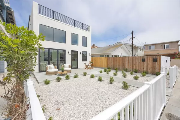 Newport Beach, CA 92661,808 W Balboa BLVD