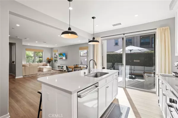 152 Newburry, Irvine, CA 92618