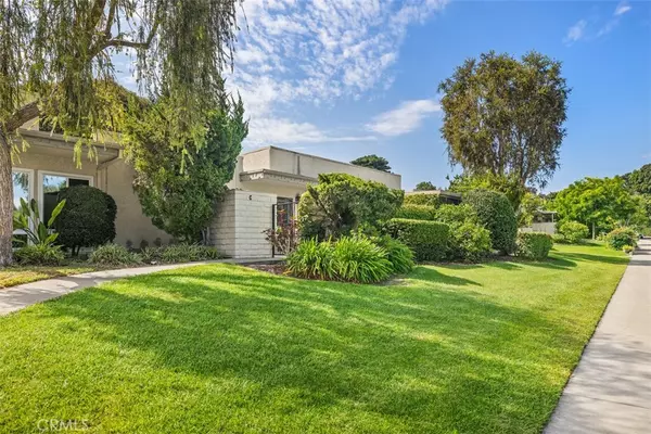 Laguna Woods, CA 92637,956 Calle Aragon #C