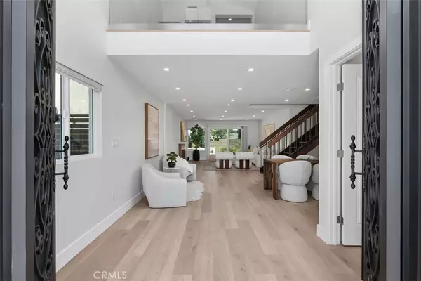 Irvine, CA 92614,3871 Hendrix ST