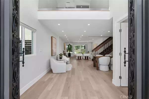 Irvine, CA 92614,3871 Hendrix ST