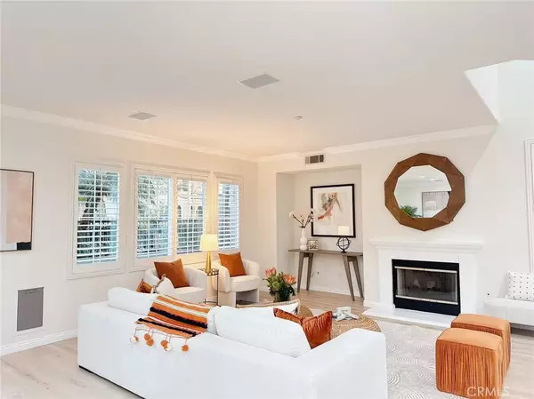 Irvine, CA 92602,8 Salton #70