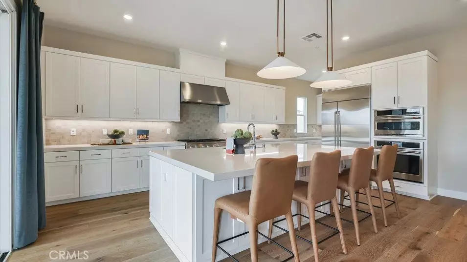 Valencia, CA 91354,24397 Calle La Roca