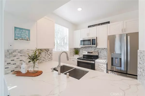 Huntington Beach, CA 92646,20371 Bluffside CIR #B214