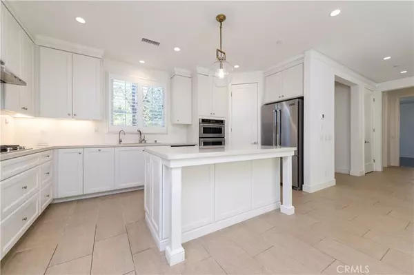 Irvine, CA 92602,184 Villa
