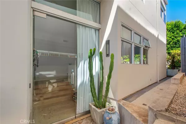 Laguna Beach, CA 92651,912 Santa Ana ST