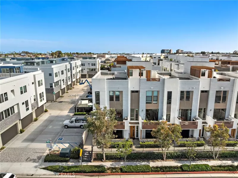 645 W 17th ST, Costa Mesa, CA 92627