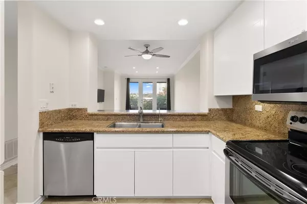 Irvine, CA 92612,2243 Martin #207