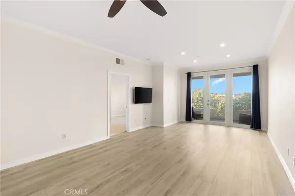 2243 Martin #207, Irvine, CA 92612