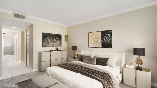 17522 Vandenberg LN #3, Tustin, CA 92780