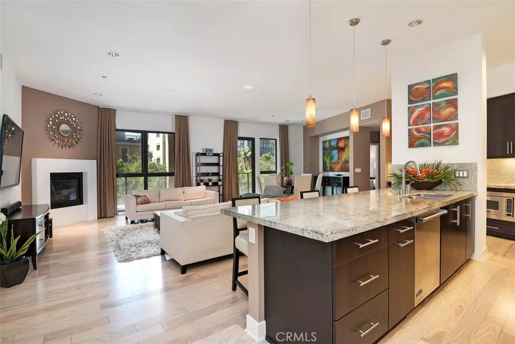 Irvine, CA 92612,402 Rockefeller #203