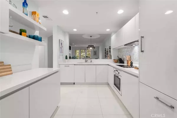 Irvine, CA 92612,2233 Martin #212