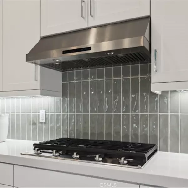 Valencia, CA 91354,24501 Villa La Sombrilla