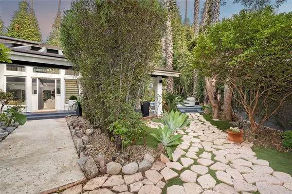 Costa Mesa, CA 92626,2716 Skylark CIR