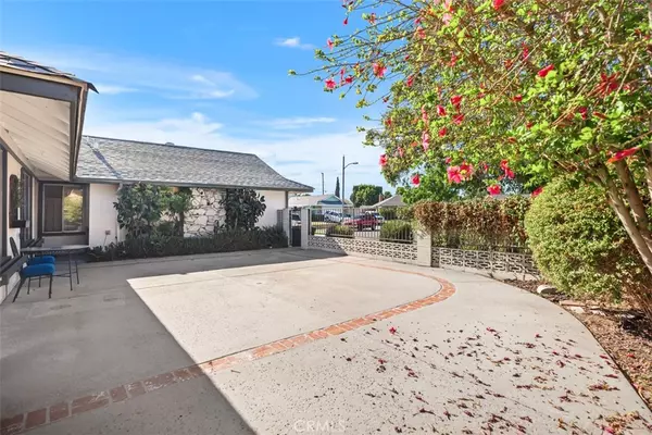 Lake Forest, CA 92690,24112 La Rosa