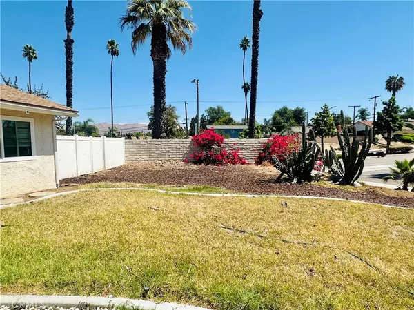 Riverside, CA 92506,2111 Whitestone DR