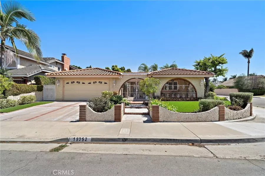 19352 Sailwind LN, Huntington Beach, CA 92646