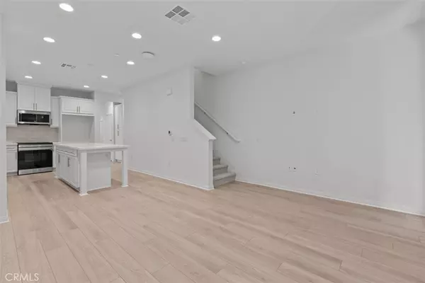 Anaheim, CA 92802,246 S Cascade Palm DR