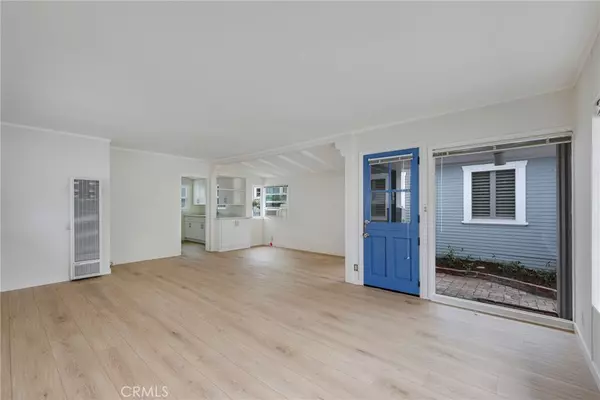 Newport Beach, CA 92662,122 Apolena