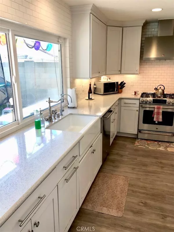 Huntington Beach, CA 92647,7041 Stonewood DR
