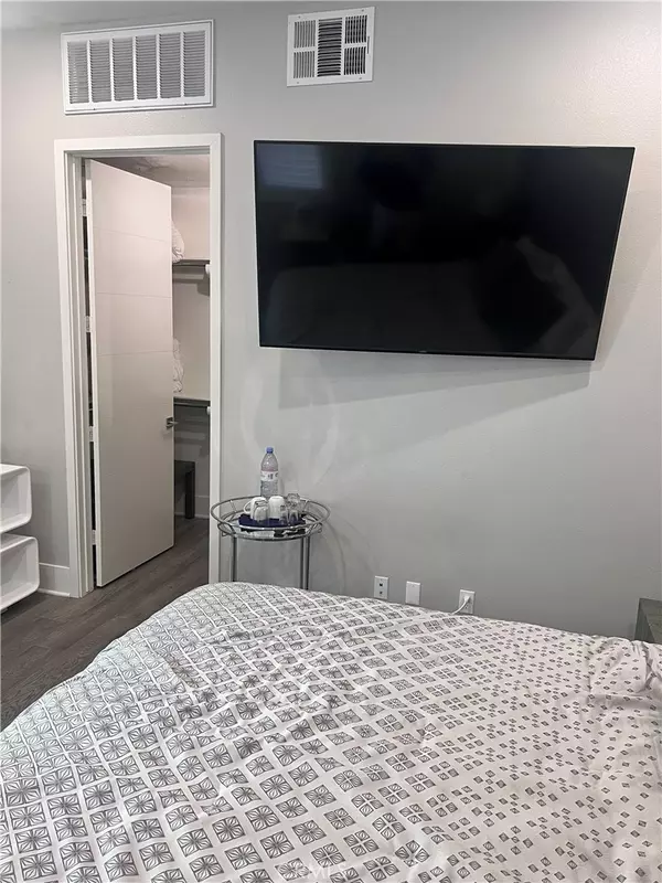 Irvine, CA 92618,76 Bellatrix