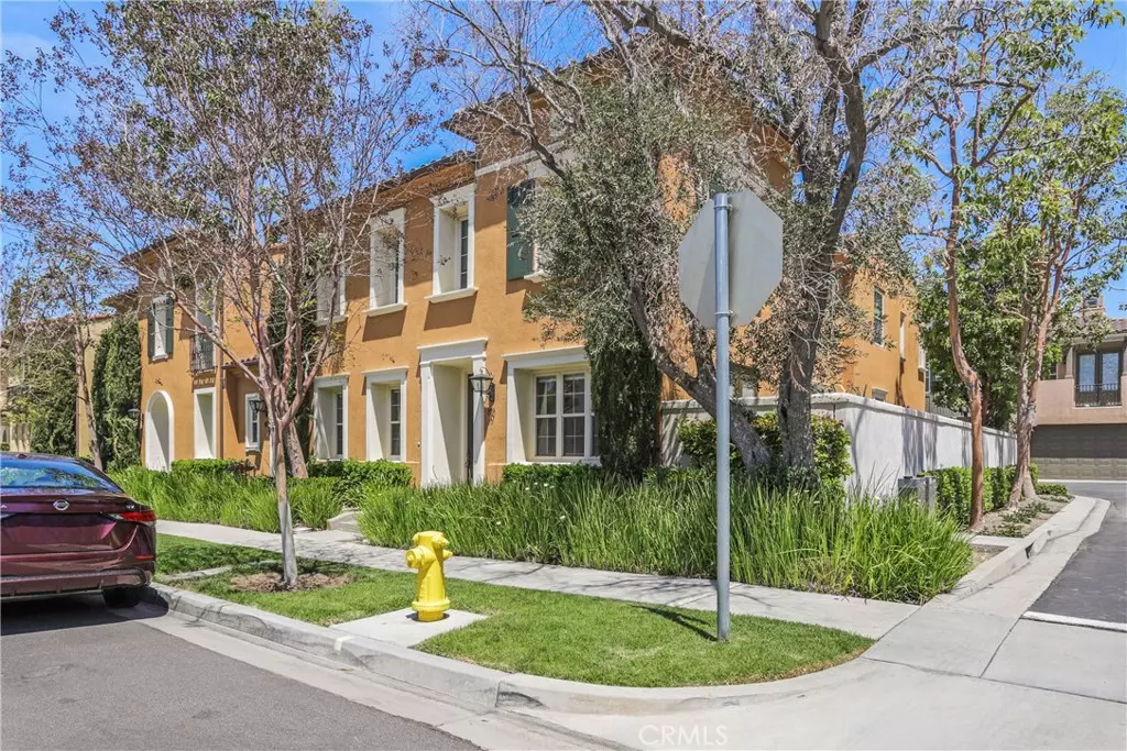 Irvine, CA 92620,89 Chantilly