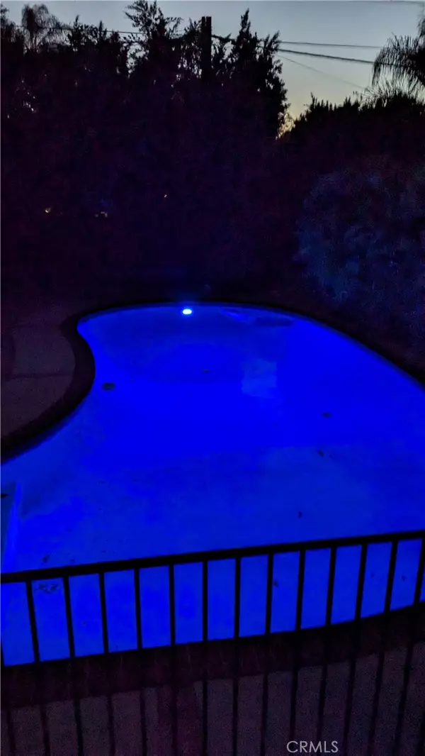 Burbank, CA 91506,527 S Orchard DR