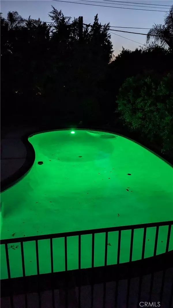 Burbank, CA 91506,527 S Orchard DR