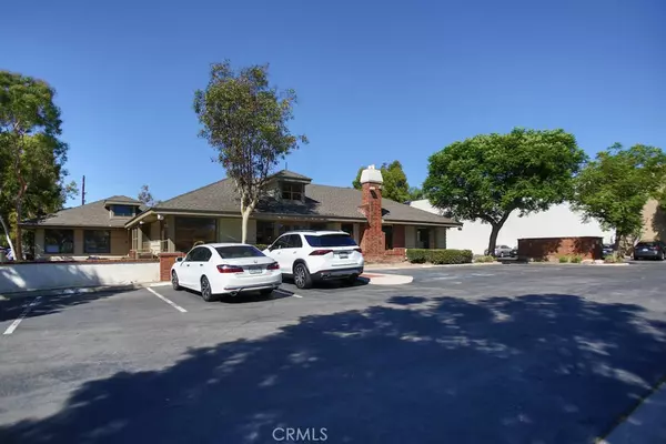 Santa Ana, CA 92705,1810 E 17th ST