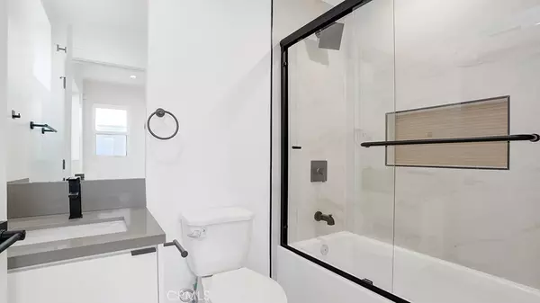 Los Angeles, CA 90029,1213 N. Kingsley DR N #1213 1/2