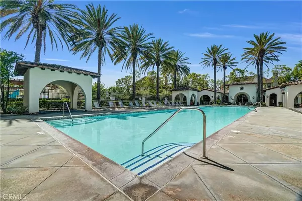 Santa Ana, CA 92704,1907 W Meadowbrook DR