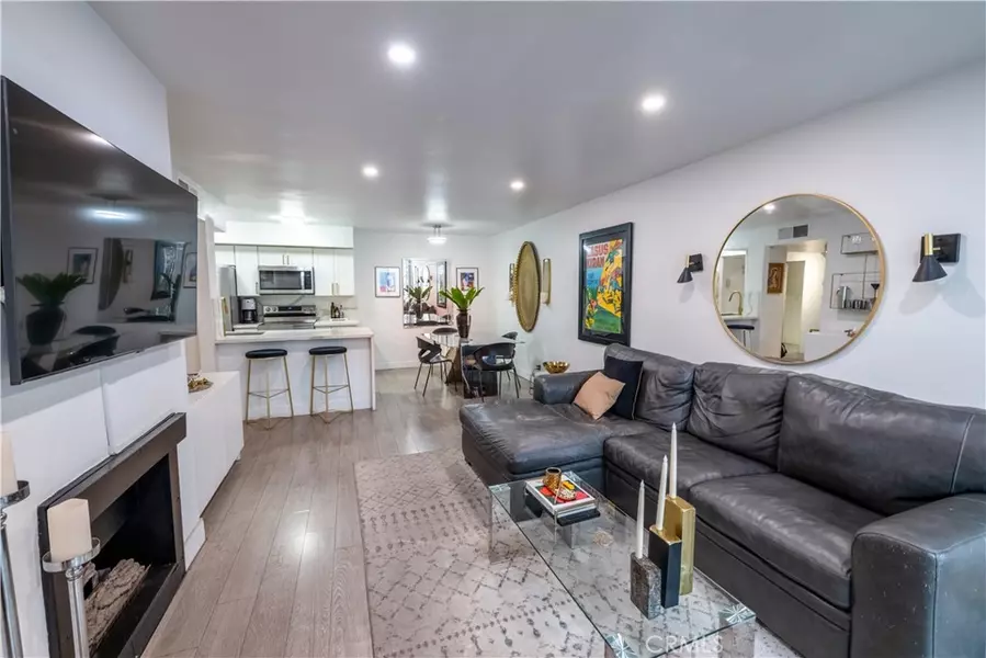 906 Doheny DR #303, West Hollywood, CA 90069