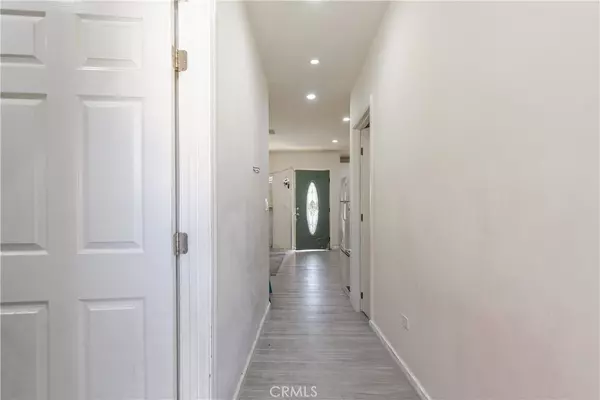 Los Angeles, CA 90003,421 E 65th
