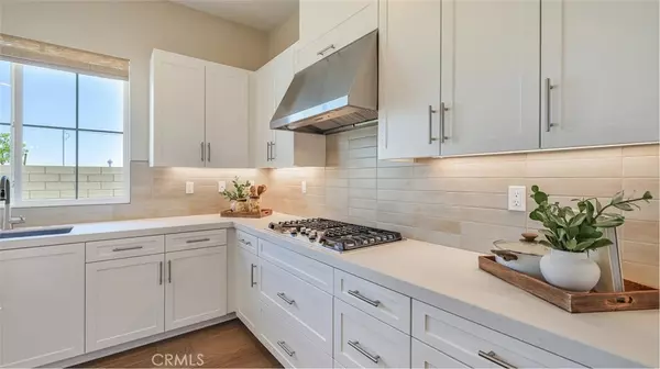 Valencia, CA 91381,27449 Shining Willow LN