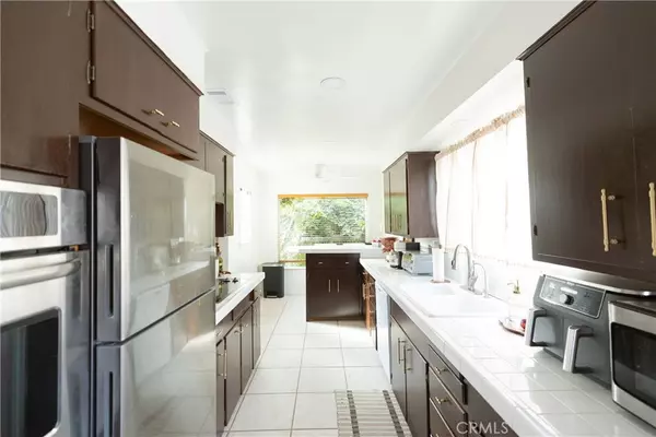 Santa Ana, CA 92701,715 E McFadden