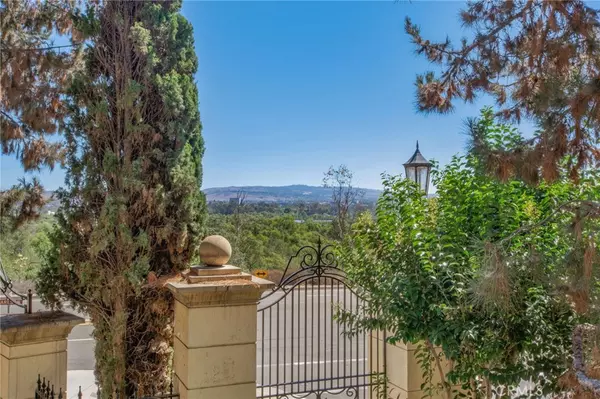 3270 Watermarke PL, Irvine, CA 92612