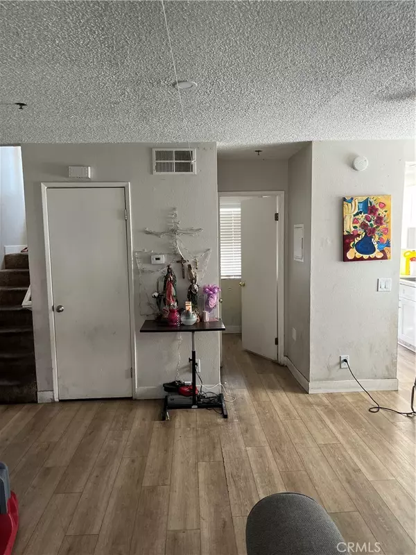 520 E Walnut, Santa Ana, CA 92701