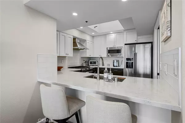 Newport Beach, CA 92663,260 Cagney Lane #313