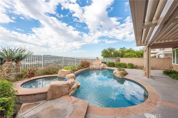 8596 E Canyon Vista DR, Anaheim Hills, CA 92808