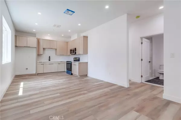 Los Angeles, CA 90011,1023 E 28th