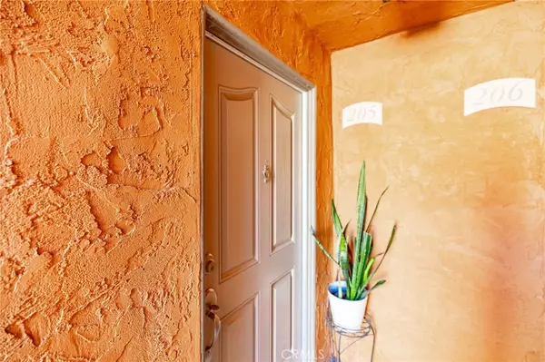 San Diego, CA 92120,7737 Margerum #205