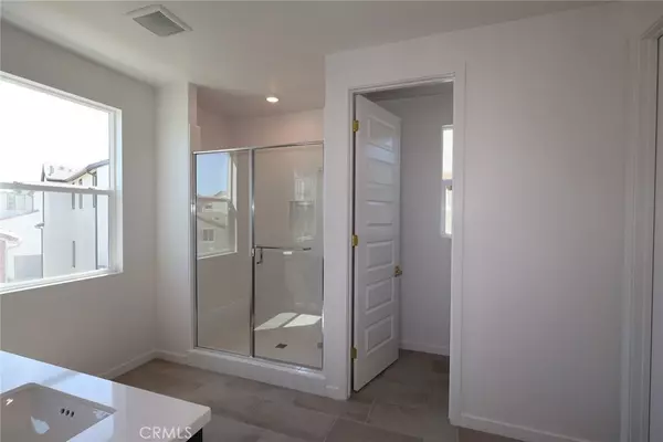 Valencia, CA 91381,27328 Bear Paw LN