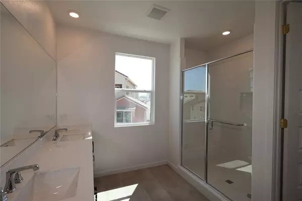 Valencia, CA 91381,27328 Bear Paw LN