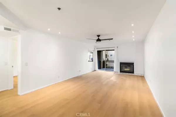 Huntington Beach, CA 92648,400 Lake St #208