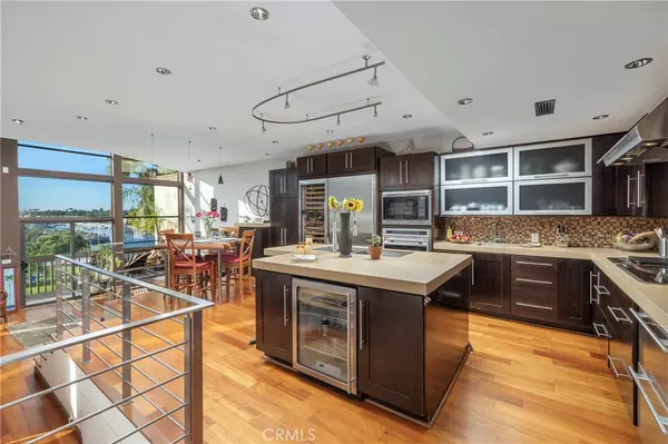 Long Beach, CA 90803,5327 Marina Pacifica DR N #Key 19