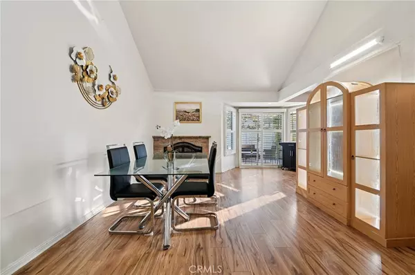 Irvine, CA 92614,17 Weepingwood