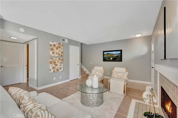 Irvine, CA 92612,17 Oxford #28